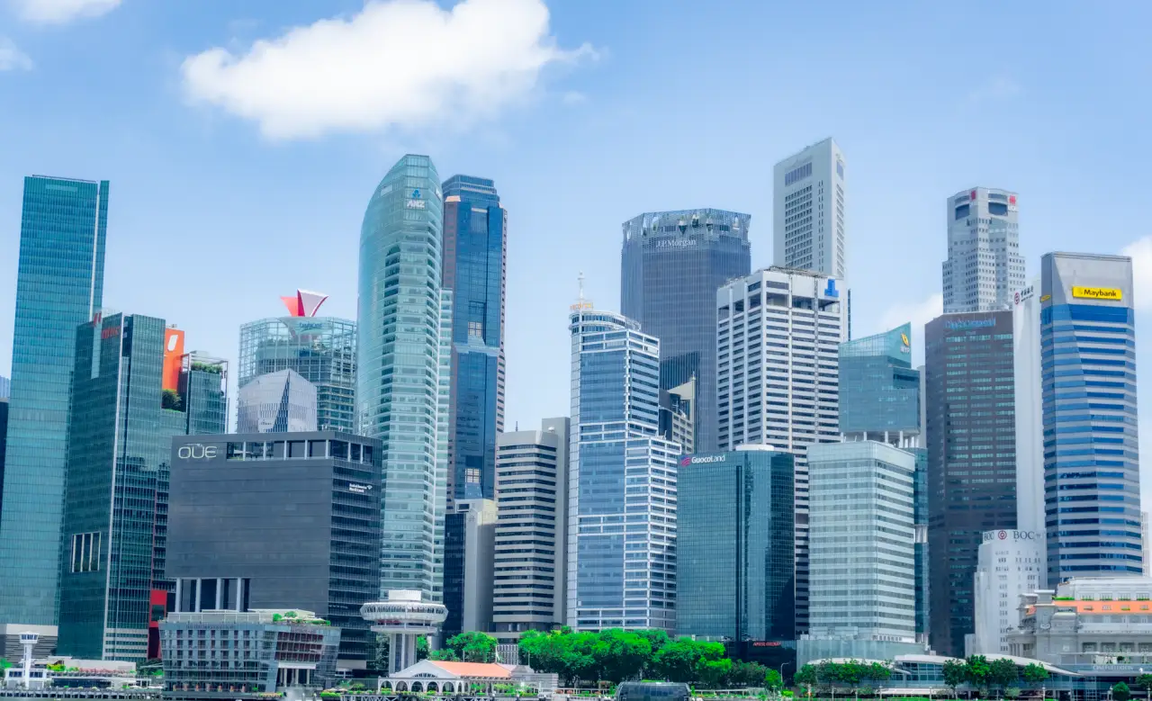 2025年上海劳动仲裁案件新趋势与企业合规应对策略封面图